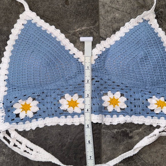 Hand Crochet White And Blue Daisy Top Halter Size Small - Picture 3 of 4